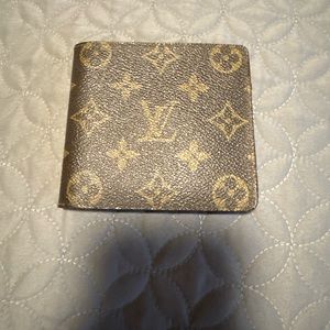 Louis Vuitton monogram bifold